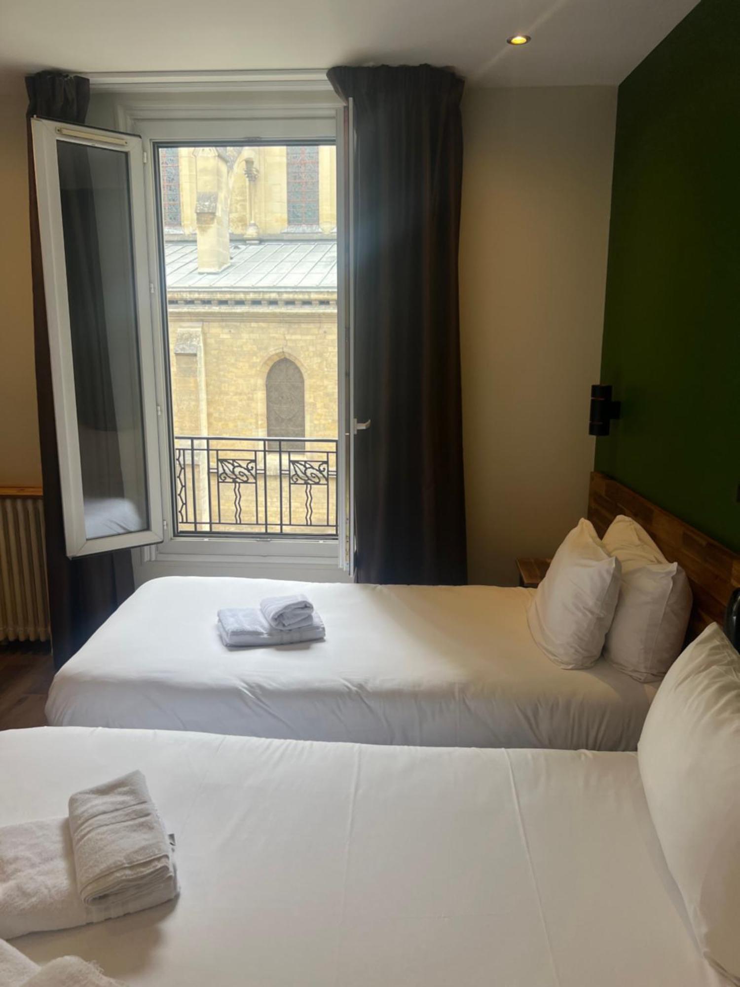 Hotel De La Perdrix Rouge 2*