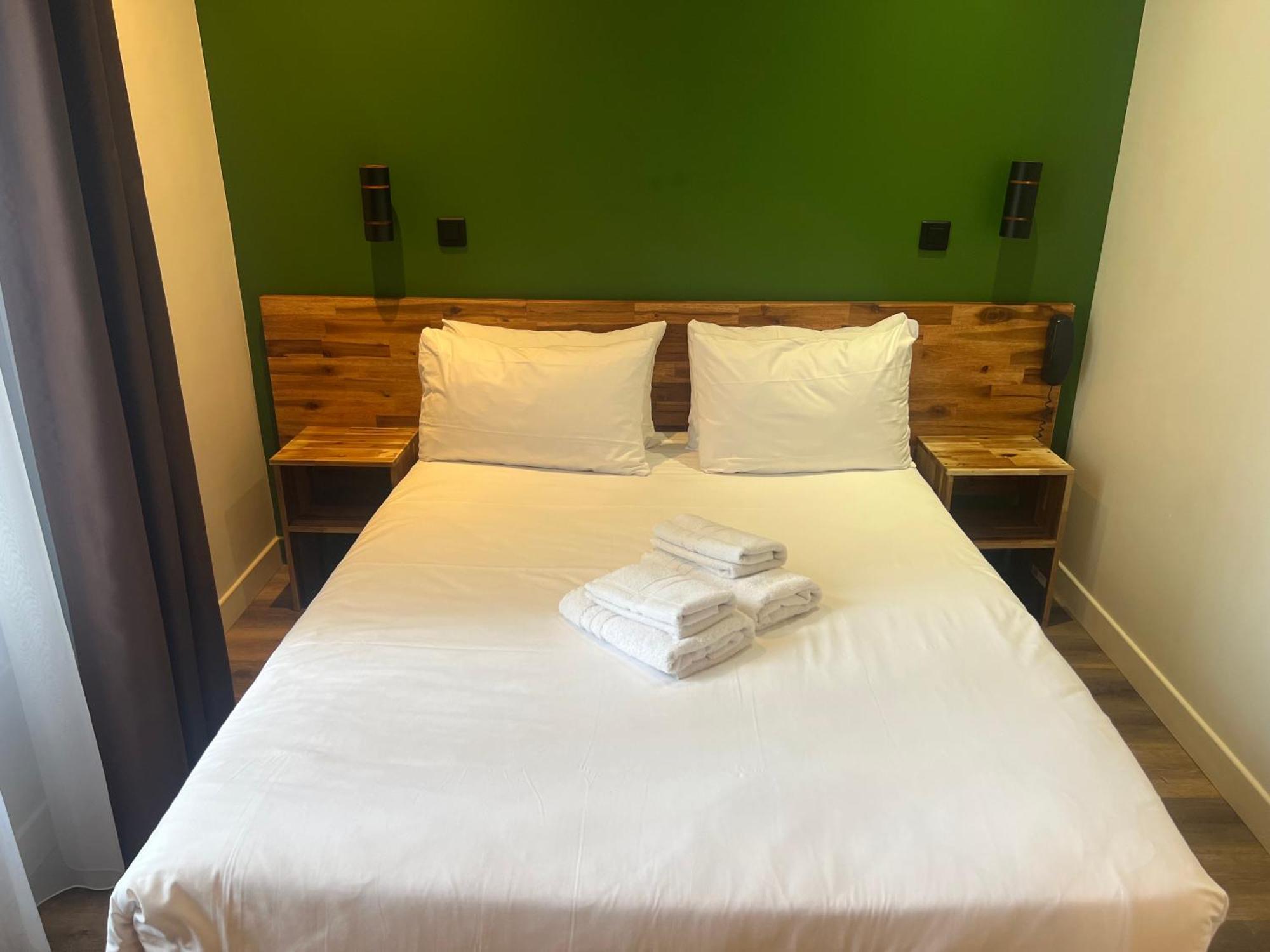 De La Perdrix Rouge Hotel Paris