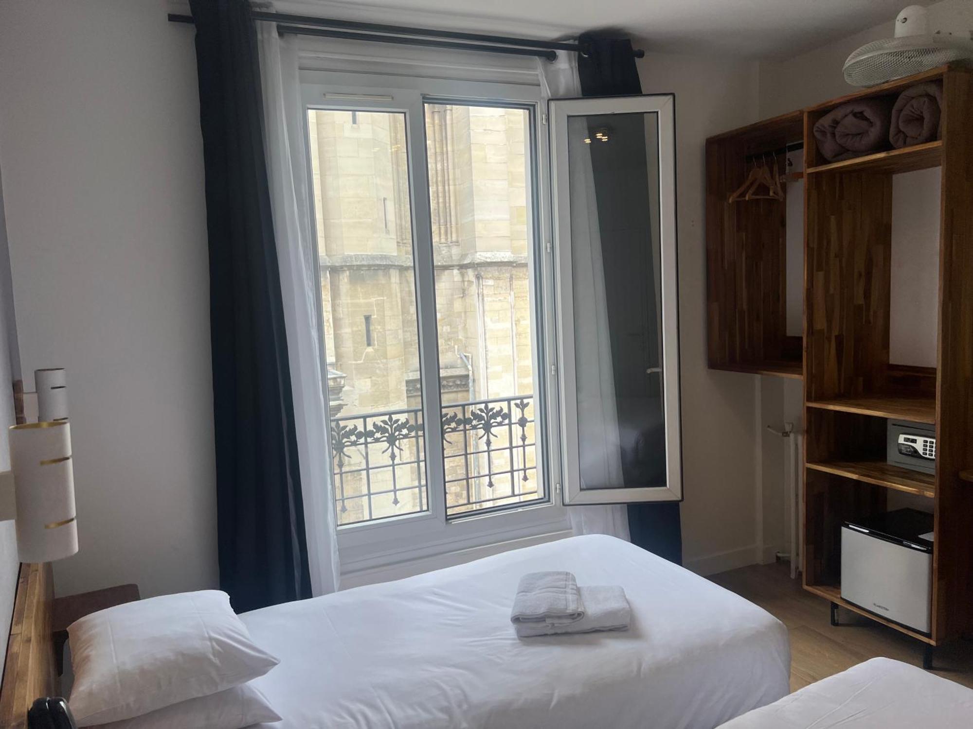 De La Perdrix Rouge Paris