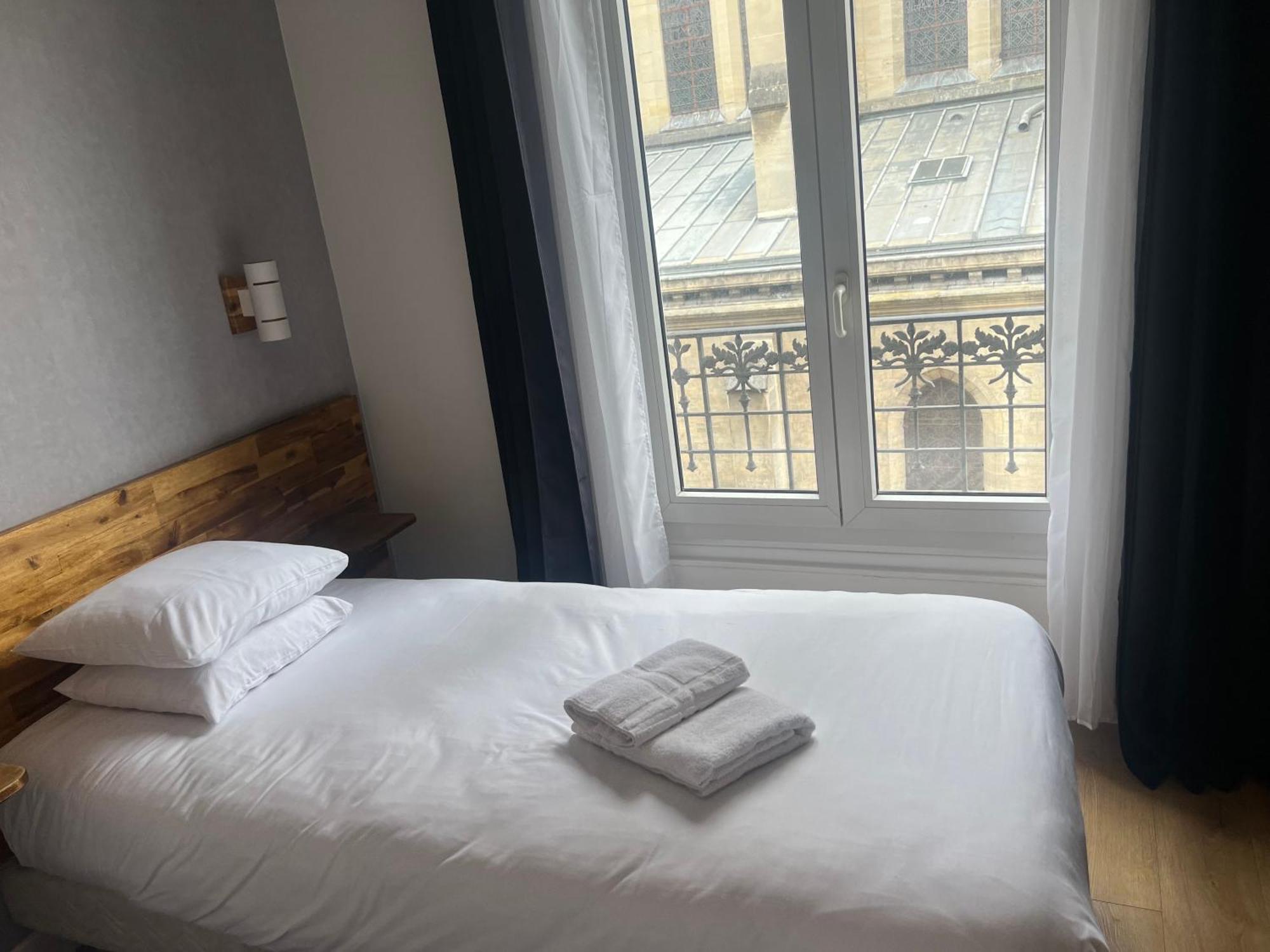 De La Perdrix Rouge Paris